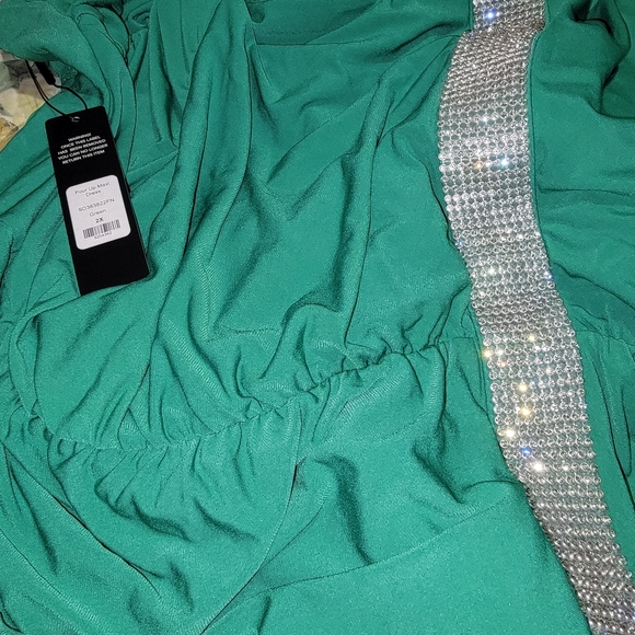 Fashion Nova green maxi - Picture 3 of 4